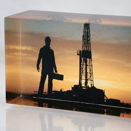 Настольная инсталляция для нефтяника МС-9455