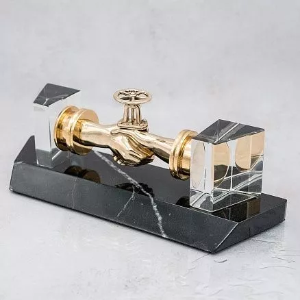 Подарок партнёру-нефтянику «Рукопожатие» МП-37544